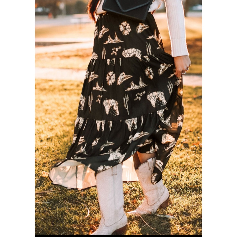 Boho Western Print Tiered Ruffled Elastic Waist Maxi Skirt - Picture 4 of 8